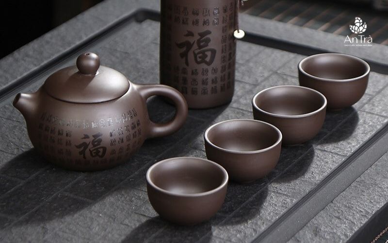 Vì sao mỗi ấm trà chỉ pha một loại trà?